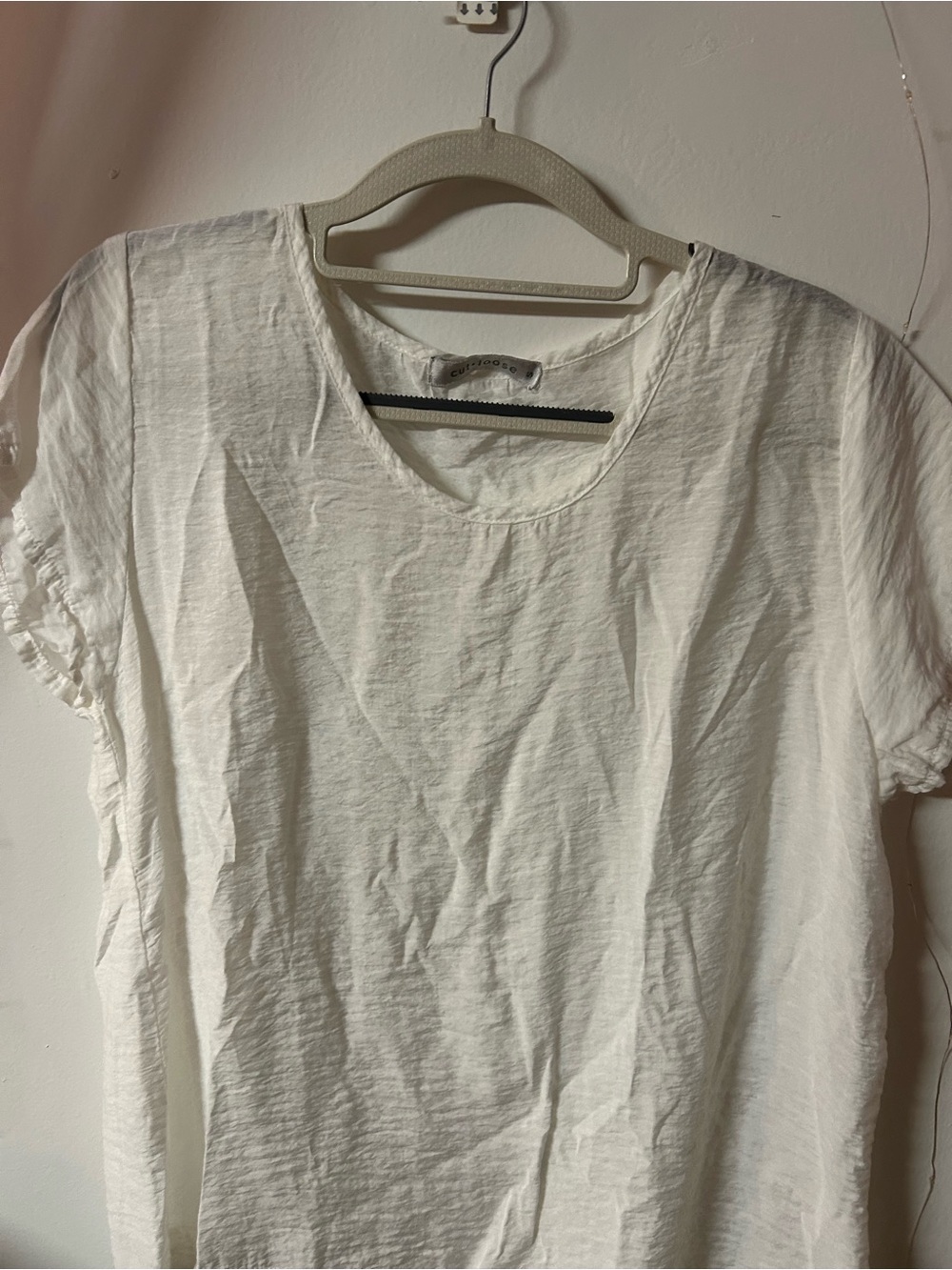 ⭐️ 5/$20 cut loose White Short Sleeve Scoop Neck Tee